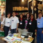 Srª Mariana Cantarelli, Dr. Gustavo Cantarelli e a consultora do Sebrae Srª Luciana Calheiros (todos de Maceió) marcam presença no evento e elogiam o stand e os projetos socioambientaisxp